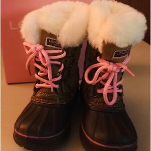 London Fog toddler Boots size 6M, still like New.